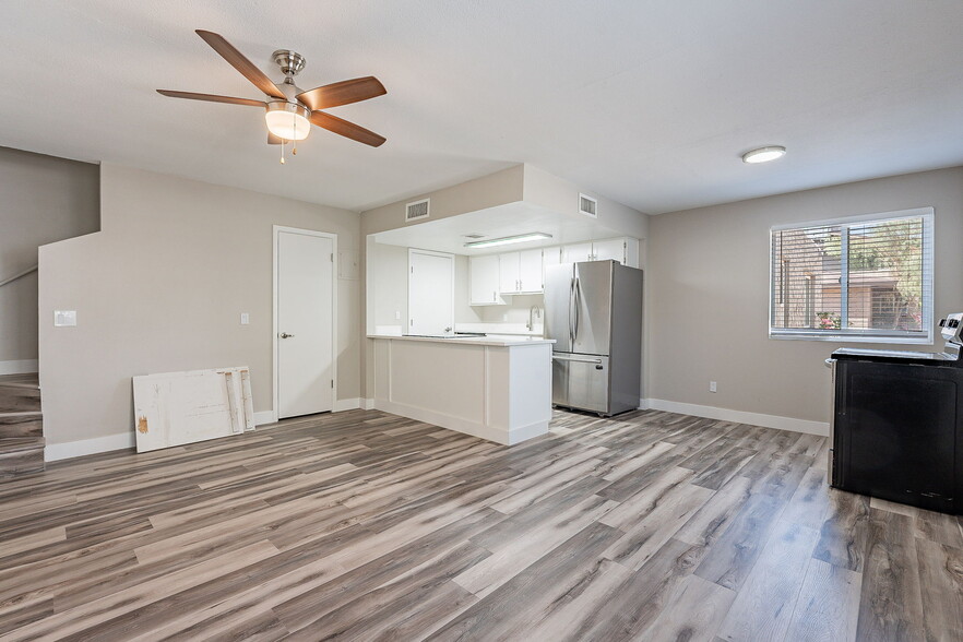 Building Photo - 4744 E Portland St