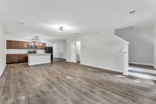 Building Photo - Stylish 3BR, 2.5BA Townhome with Loft and ...