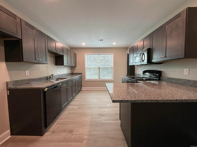 Building Photo - 814 W Trickey Ln