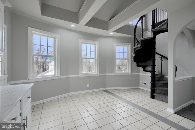 Building Photo - 1727 Magnolia Ave