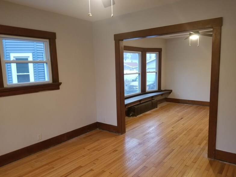 Living/Dining - 2045 E Washington Ave