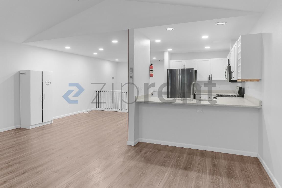 Building Photo - Unit