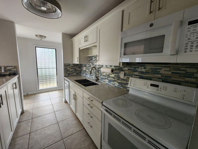 Building Photo - 3057 Poipu Rd