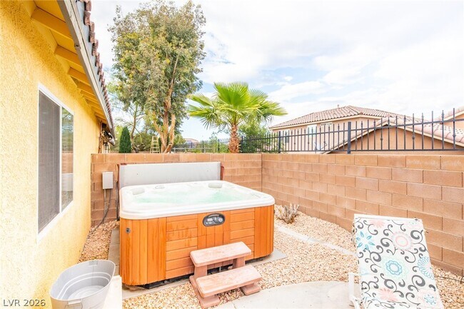 Building Photo - 10916 Bandol Pl