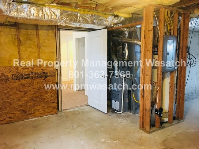 Building Photo - Great 4 bedroom 2 bath West Valley Home