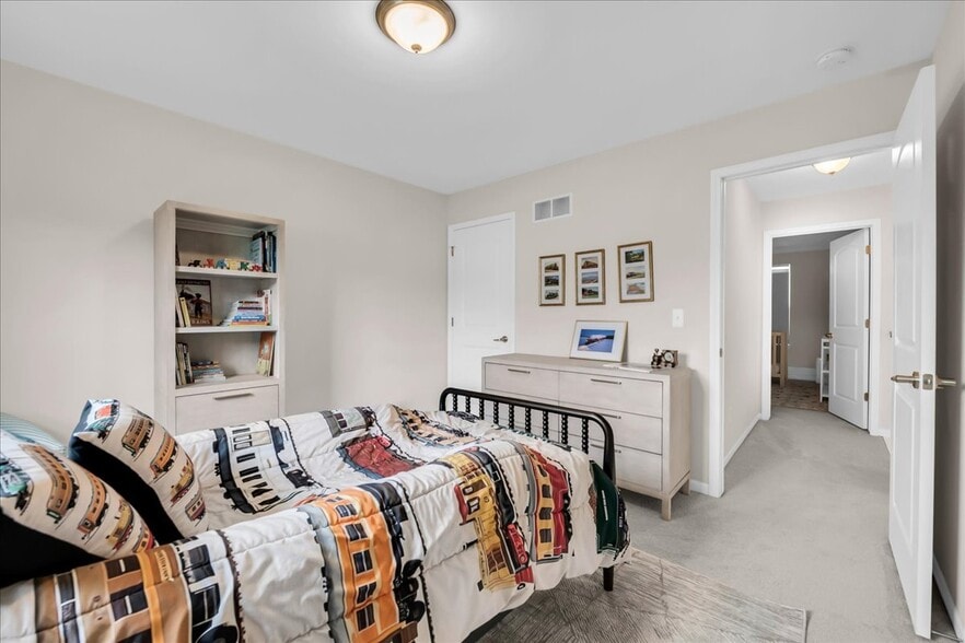 Building Photo - 41761 Steinbeck Gln
