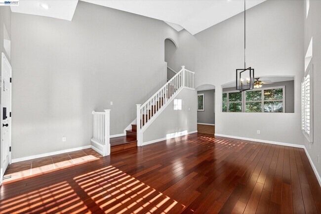 Building Photo - 133 Sundance Pl