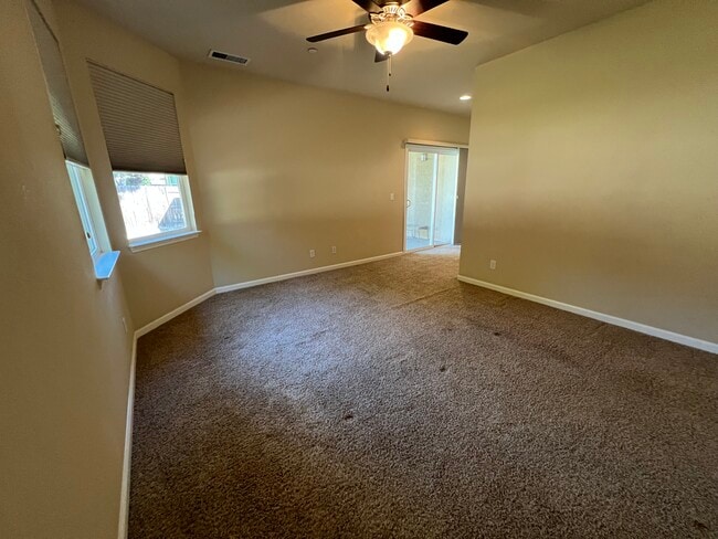Building Photo - 2880 Bancroft Dr