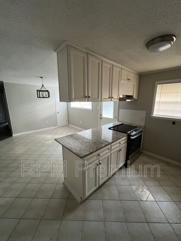 Building Photo - 5106 Tristian Ave