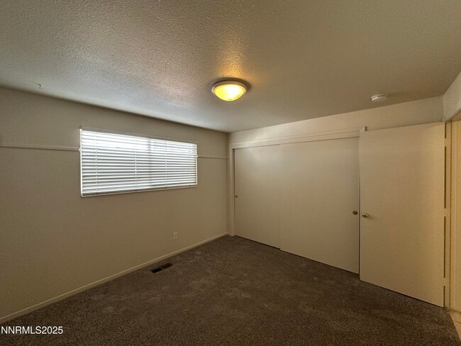 Building Photo - 835 Singingwood Dr