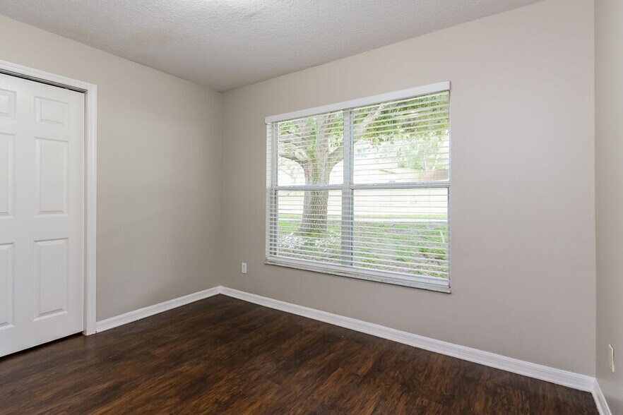 Building Photo - 628 Brooke Ct