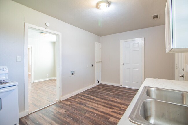 Building Photo - 1408 24th St