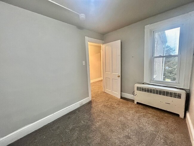 Building Photo - Spacious 4-Bedroom Single-Family Home in Lancaster!