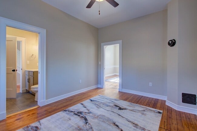 Building Photo - 796 Long Ln