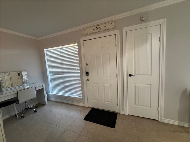 Building Photo - 2120 El Paseo St