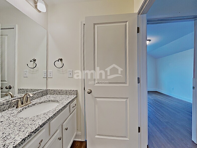 Building Photo - 6451 Atlantic Bch Ave