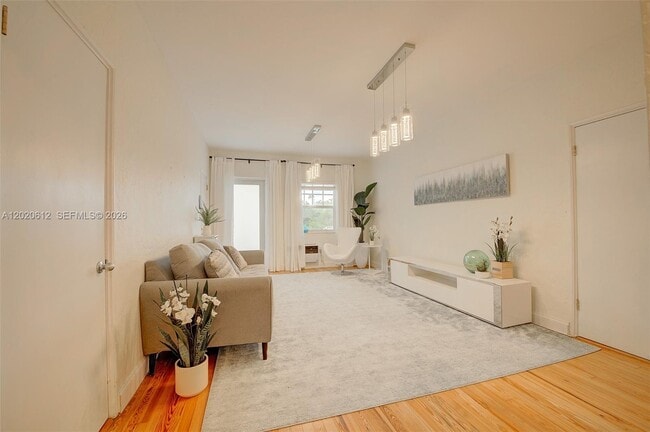 Building Photo - 2463 Pine Tree Dr