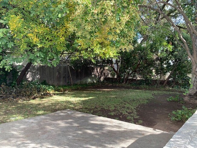 Building Photo - Adorable Three Bedroom, One-story Home in ...