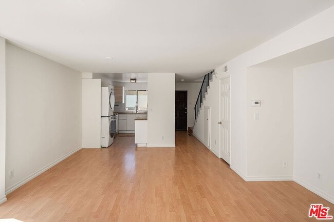 Building Photo - 1805 S Barrington Ave