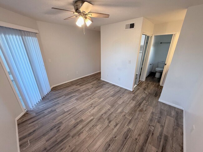 Building Photo - Eastlake Shores Downstairs Condo feat. Two Bedrooms and Two Bathrooms
