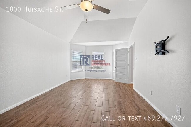Building Photo - 1800 Huisache St