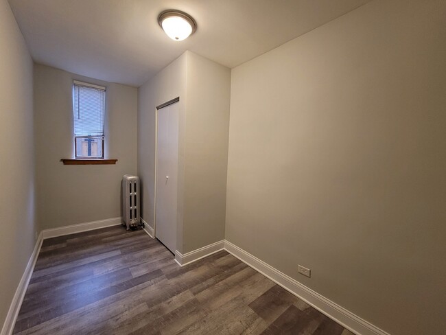 Building Photo - 3524 N Marshfield Ave