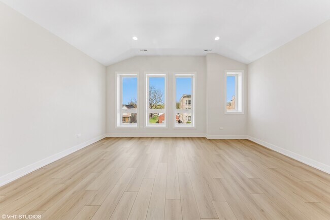 Building Photo - 5000 S Prairie Ave