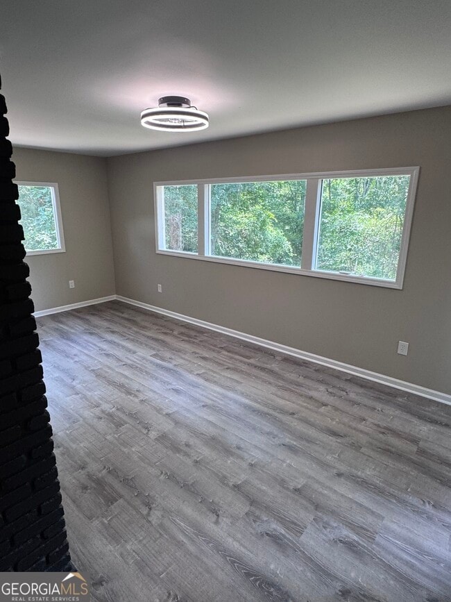 Building Photo - 304 Pinewood Dr