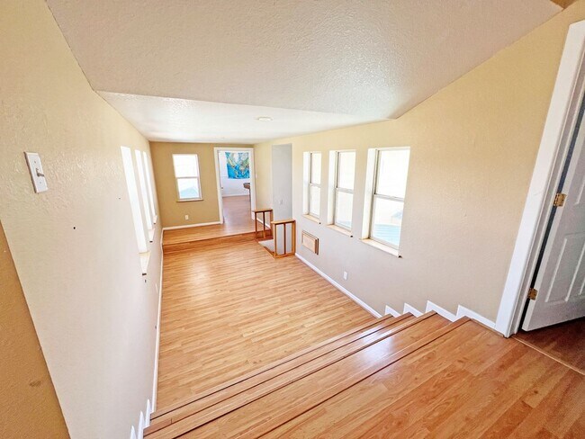 Building Photo - 101 Capt Lee