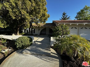 Building Photo - 26572 Academy Dr