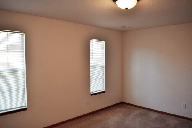 Building Photo - 16865B Hurricane Ln