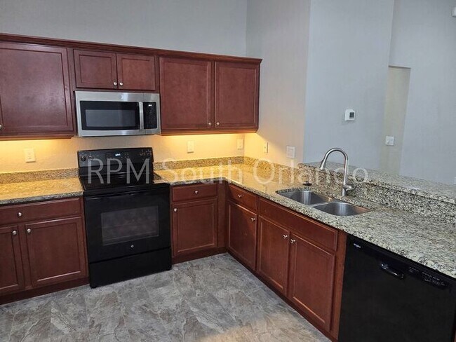 Building Photo - Country Club Estates