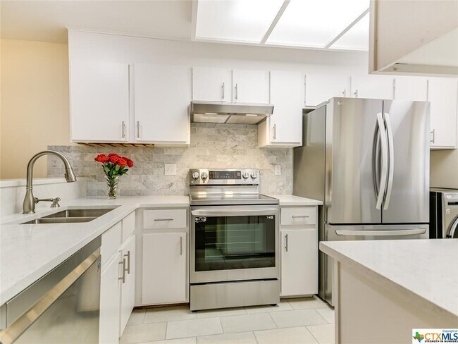 Building Photo - 7122 Wood Hollow Dr