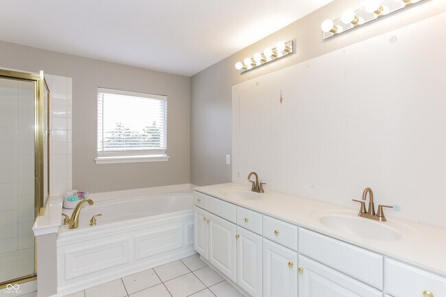 Building Photo - 344 W Columbine Ln