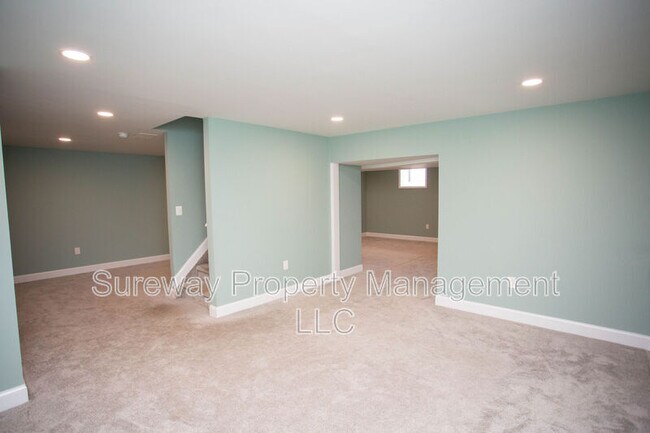 Building Photo - 1 Tweentown Cl