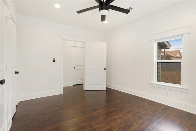 Building Photo - 805 W Owings St