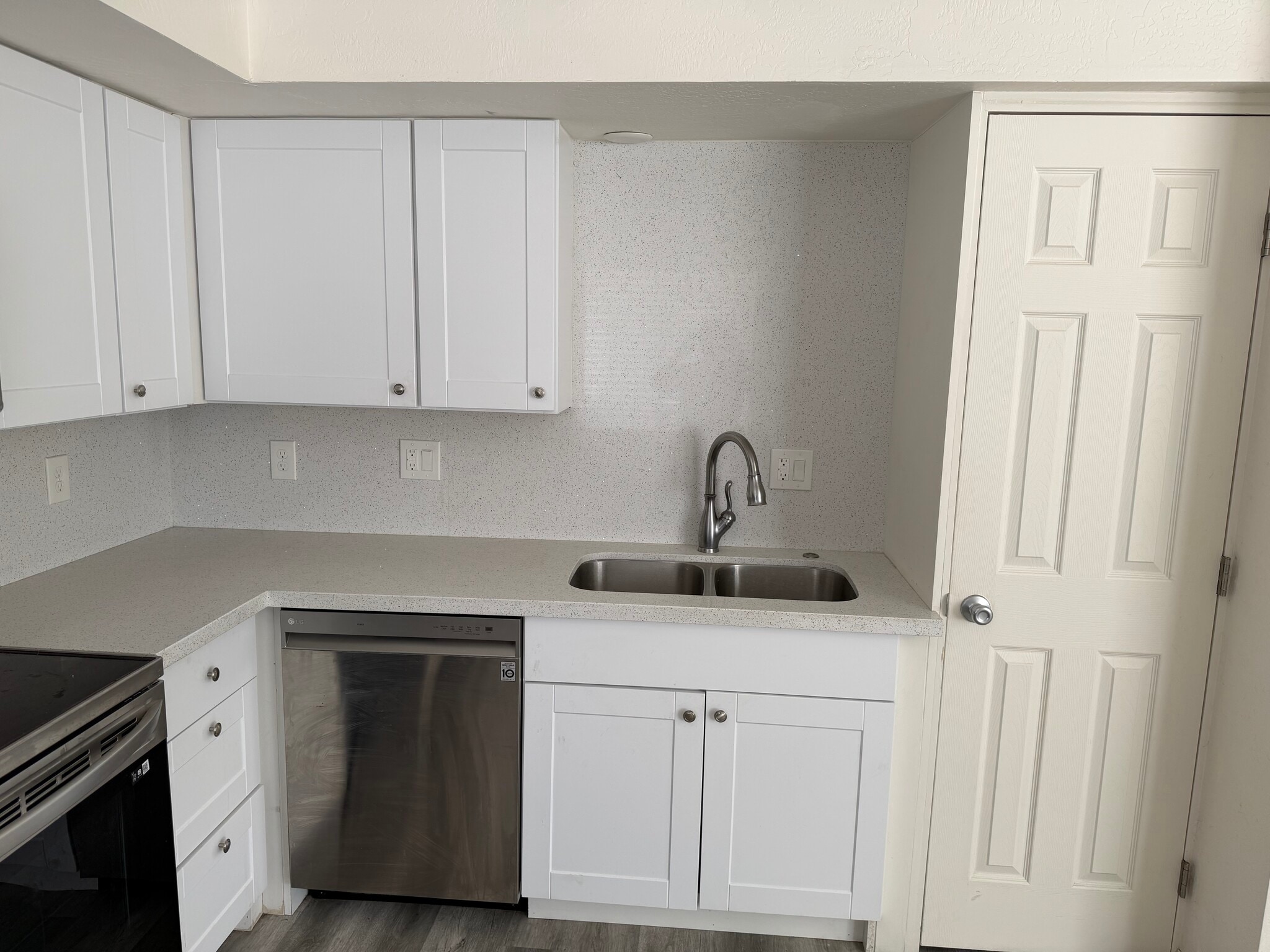 Dishwasher - 7919 E Kimsey Ln