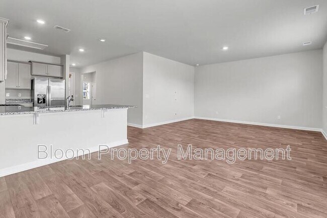 Building Photo - 602 Solar Ct