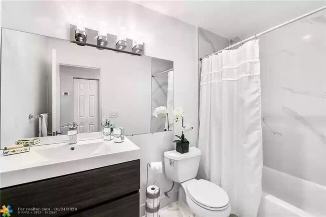 Building Photo - 9922 NW 65th Ct