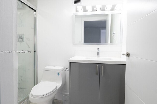 Building Photo - 17021 N Bay Rd