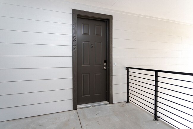 Building Photo - Luxury Condo Living with Mountain Views in the Heart of Briargate!!