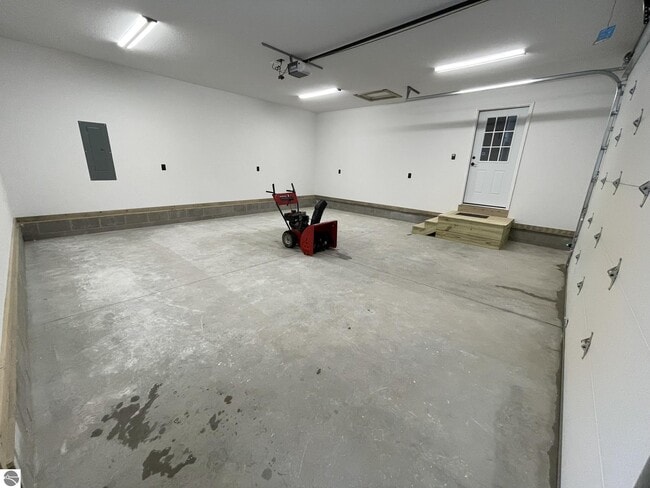 Building Photo - 9000 Kalkaska St