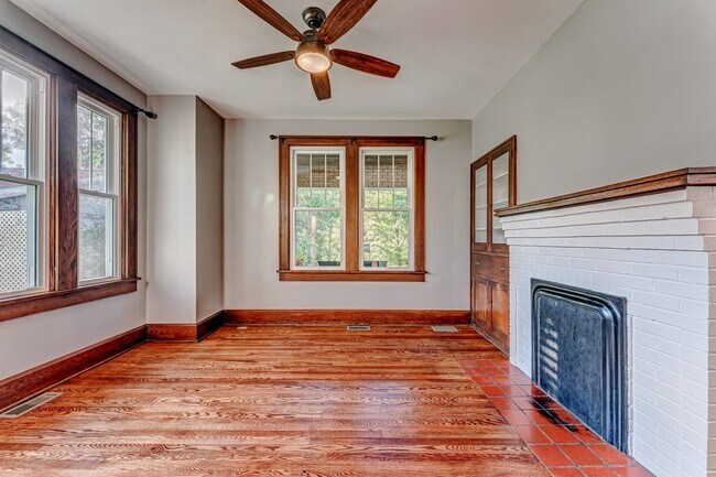 Building Photo - 58 Levels Rd