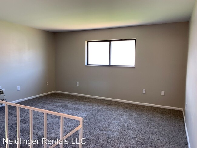 Building Photo - 401-479 Garden Dr
