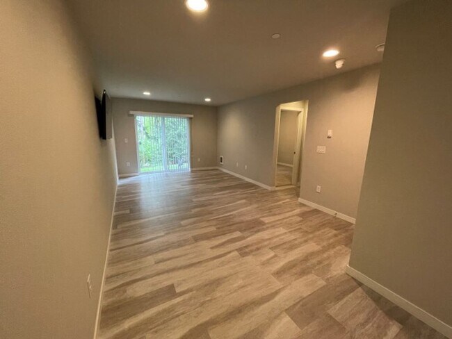 Building Photo - 4bd/3.5ba Lynnwood Townhouse
