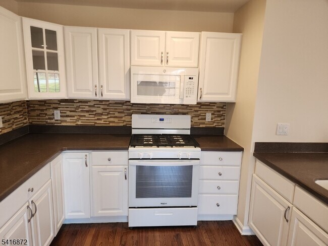 Building Photo - 27 Cypress Ln