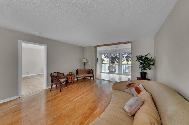Building Photo - 14623 Bonaire Blvd