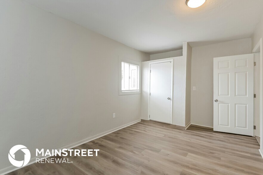 Building Photo - 455 W Montana St