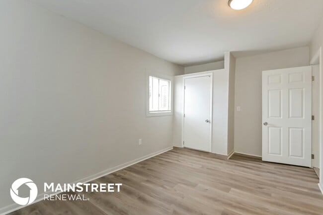 Building Photo - 455 W Montana St