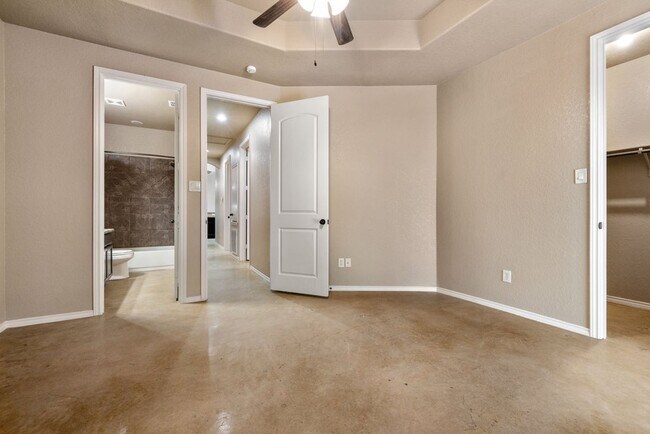 Building Photo - RECEIVE 50% OFF YOUR 1ST MONTHS RENT WHEN YOU SIGN A 12 MONTH LEASE!